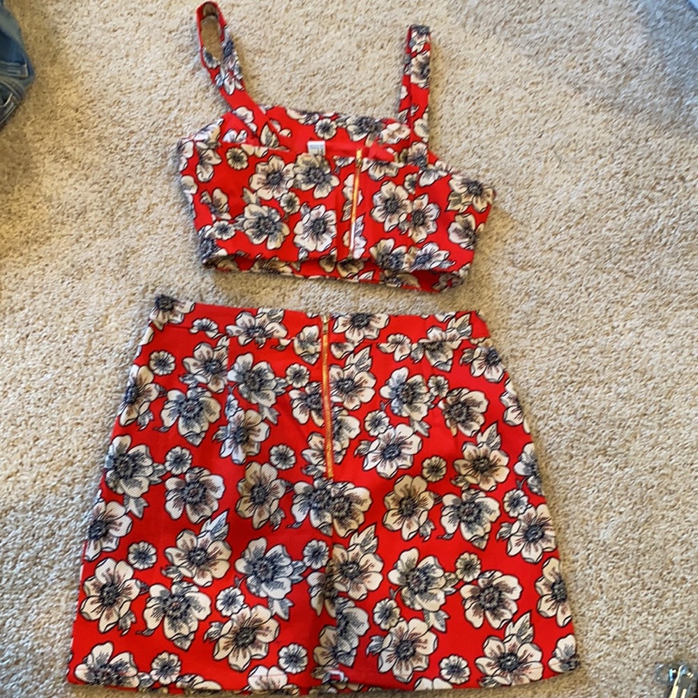 Two Piece Set. - image 2